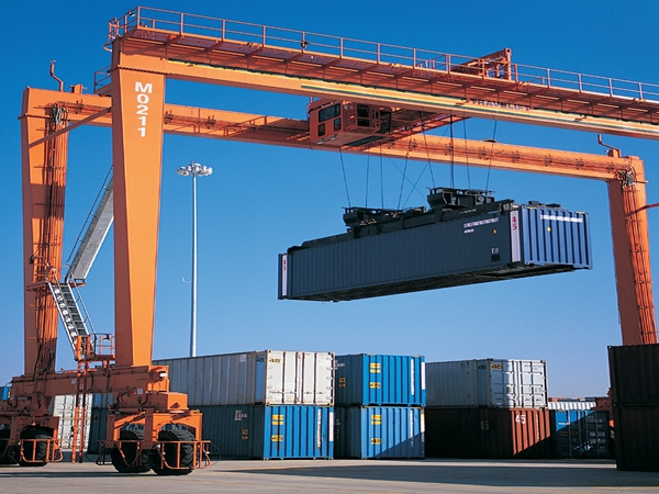 如何确保集装箱龙门吊在强风天气下的安全